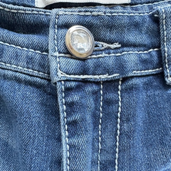 CATO Woman’s Size 4 Blue Embellished Pockets Low Rise Denim - Picture 5 of 6